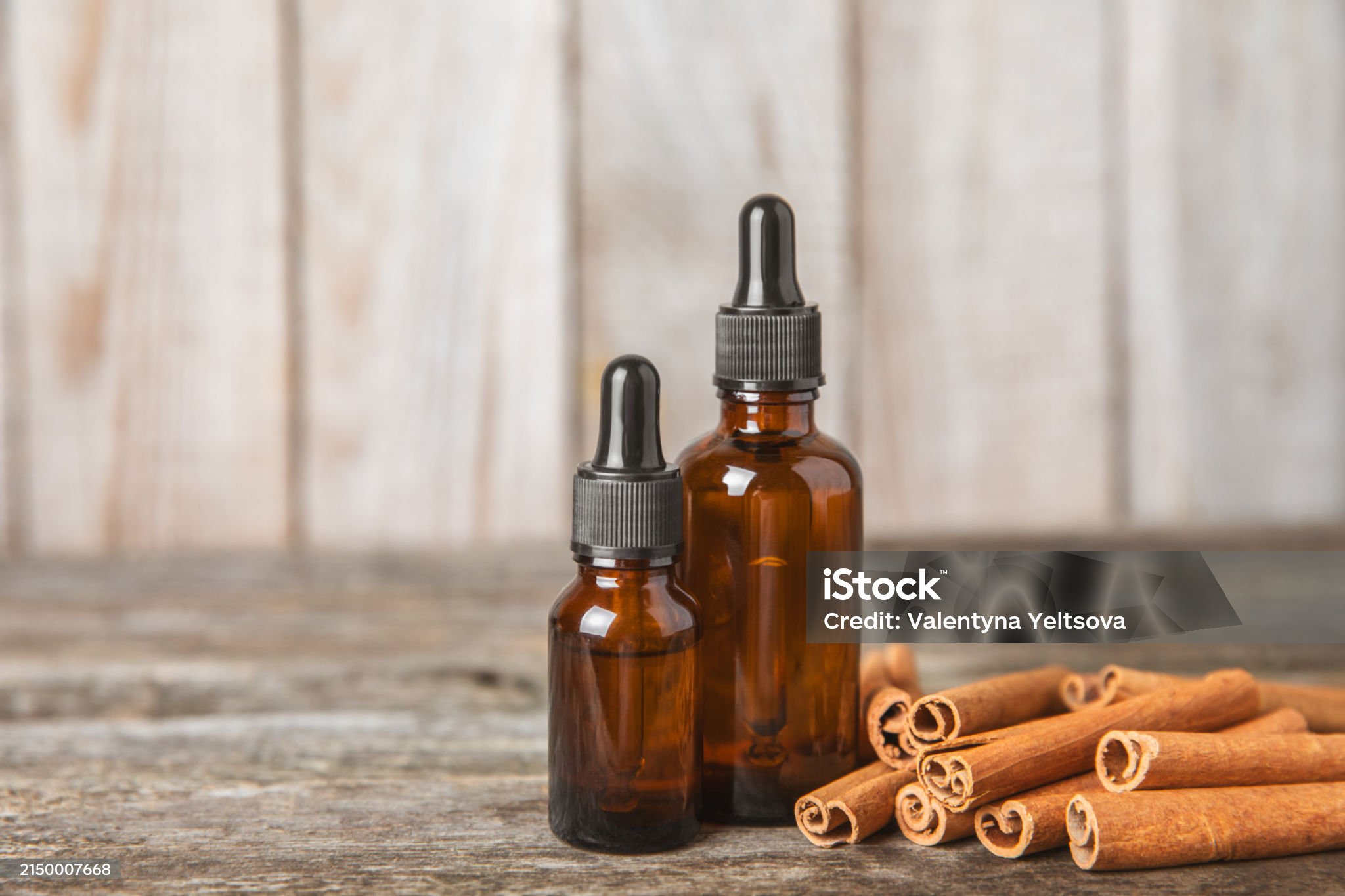 Cinnamon aromatic essential oil